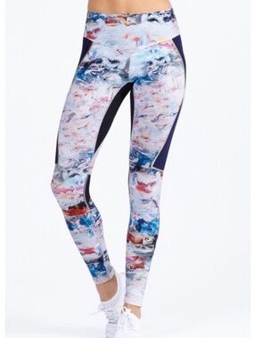 Lucas Hugh Nordica Leggings in Icebreaker Print | Small